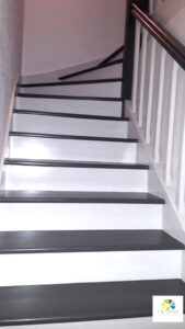 escalier 2 tons de couleurs blanc et gris anthracite montfort sur meu ackm décoration 35